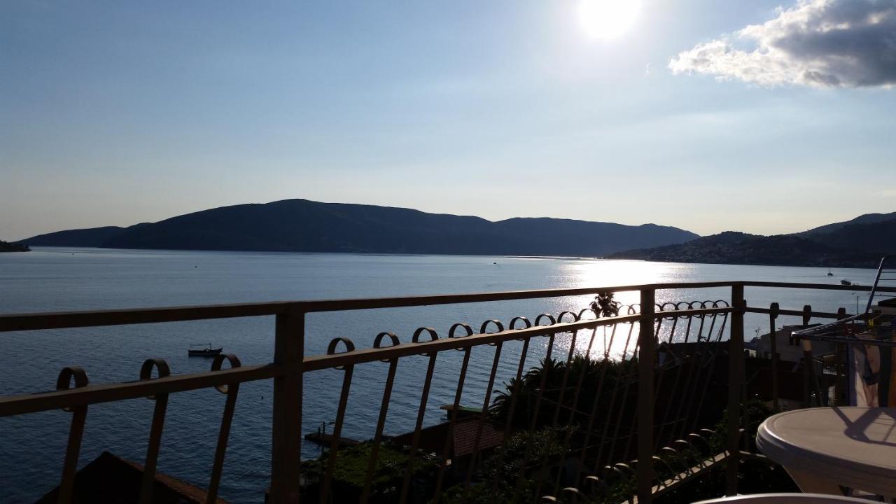 Villa Angelina Kumbor Exteriör bild