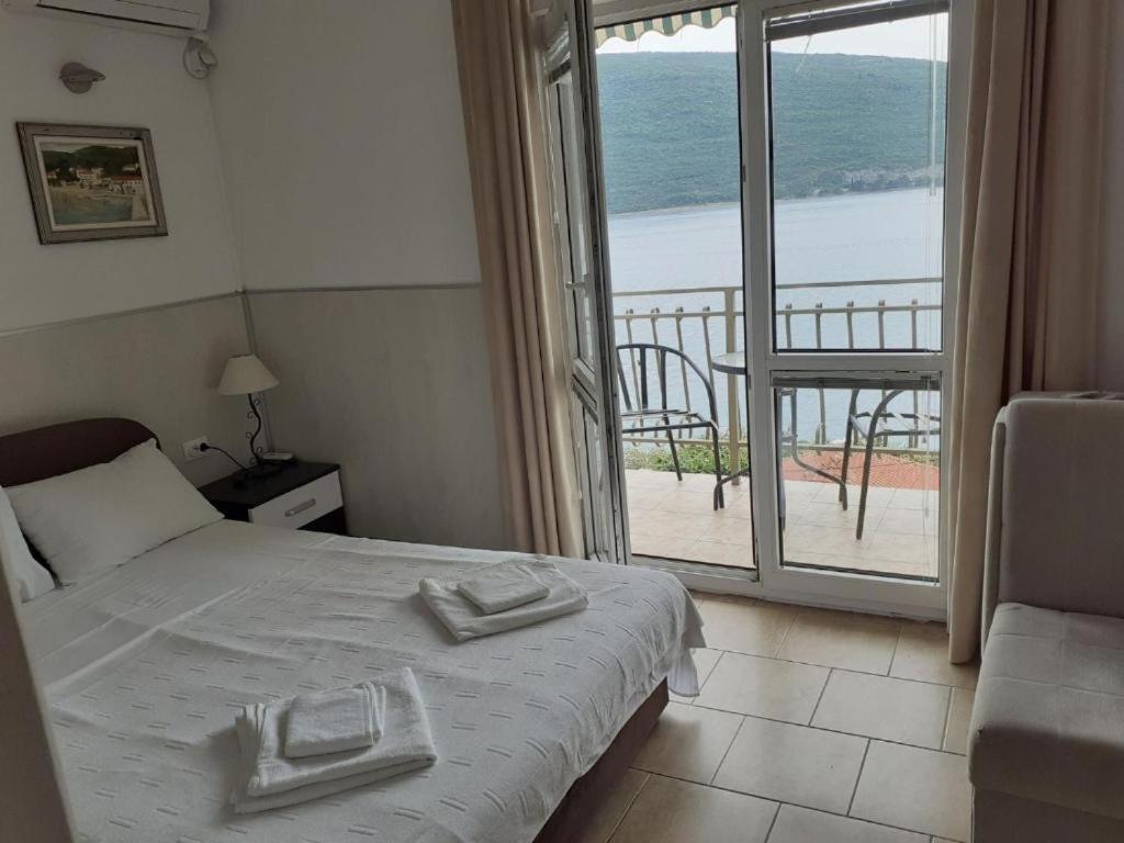 Villa Angelina Kumbor Exteriör bild