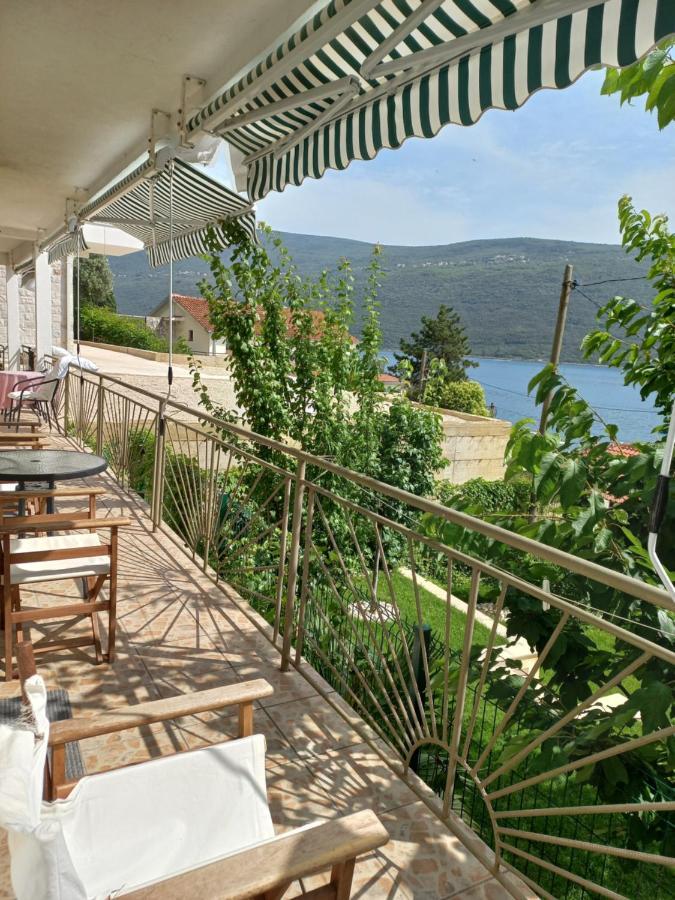 Villa Angelina Kumbor Exteriör bild